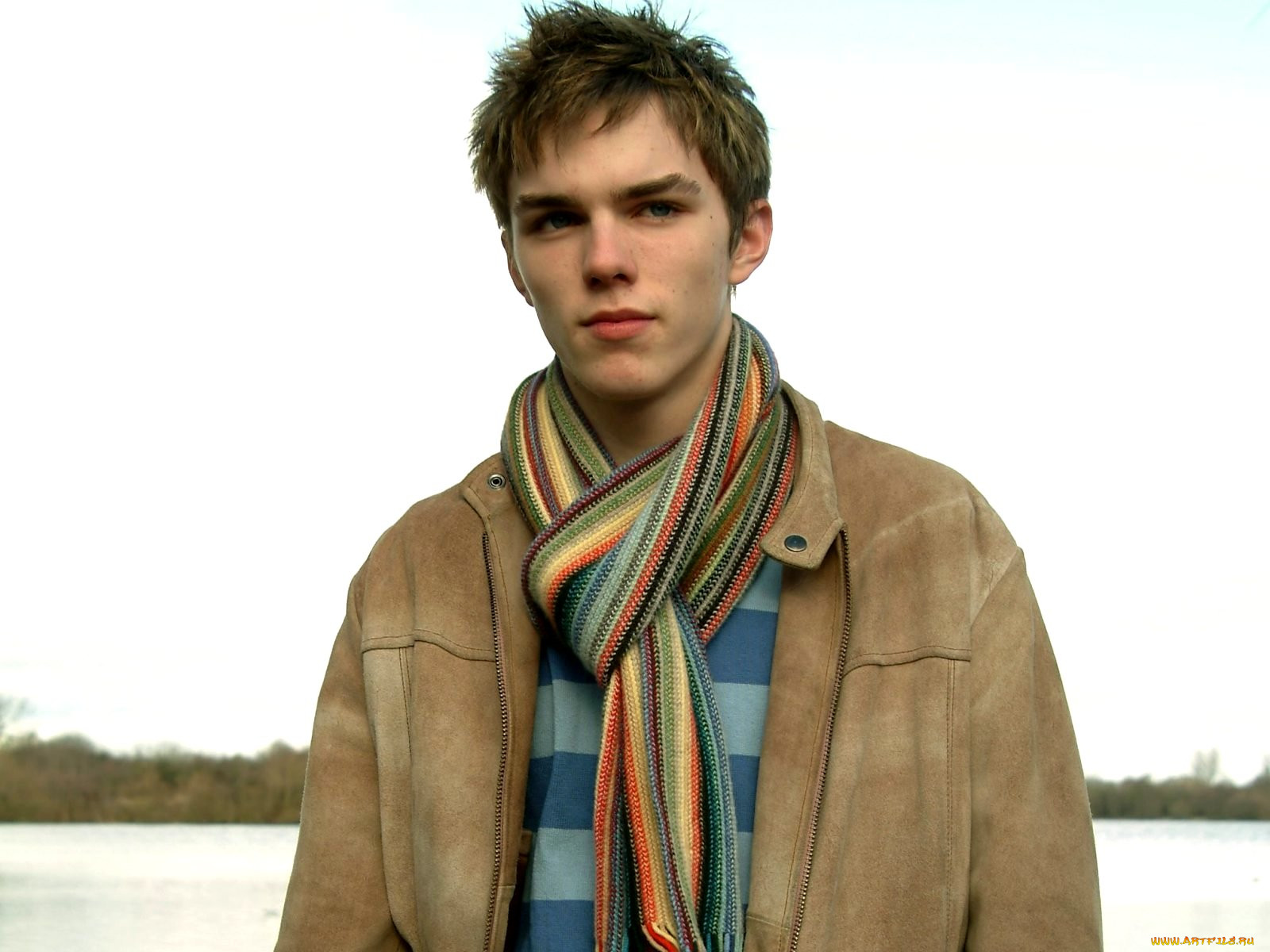 nicholas, hoult, 